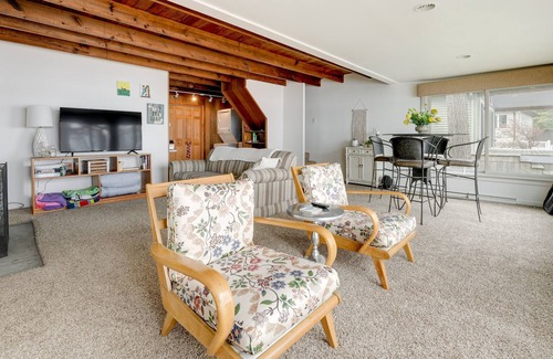 Delton House | Delton Vacation Rental w/ On-Site Lake Access!