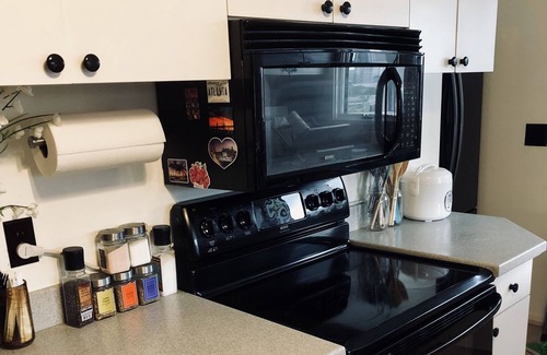 Tantalus Apartment | Deluxe 1 Bdrm Apt w/Garage in Honolulu - Come ALOHA with Us! Parking & Laundry