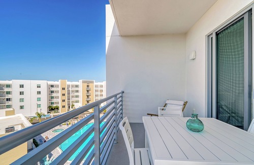 North Trail Condo | Deluxe 2/2 Condo Pool View w/2 terraces Top Floor