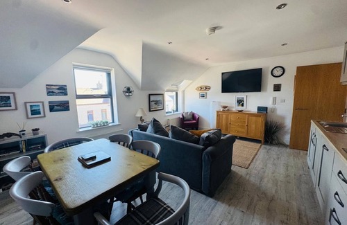 Portrush Apartment | Deluxe 2 bedroom apartment 100 metres from beach