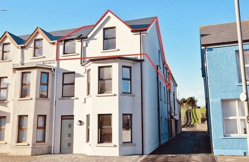 Portrush Apartment | Deluxe 2 bedroom apartment 100 metres from beach