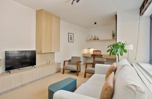 South Antwerp Apartment | Deluxe 2-BR Apartment in Antwerp