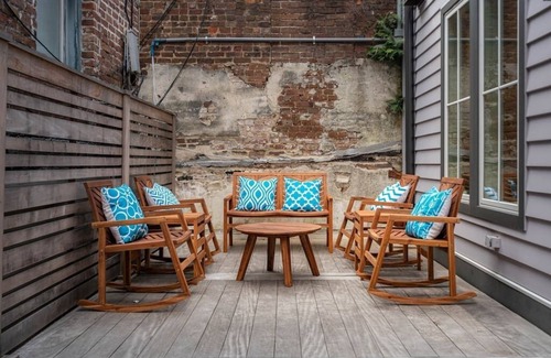Charleston Historic District Apartment | Deluxe 2 BR Suite w/Piazza - Steps to King St.