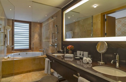 Maras Hotel | Deluxe 2 Queen at Tambo del Inka | Onsite Pools | Bar & Restaurant | w/Parking