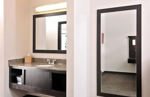 Independence Hotel | Deluxe 2 Queen, Work Desk, Stoney Creek KC, Near Casino | 4 Units