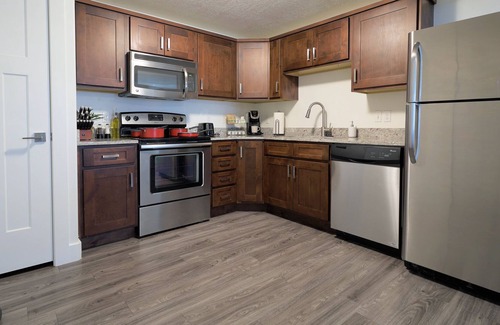 Orem Apartment | Deluxe 2Br Apt w/ Purple Qn Mattress on Private St