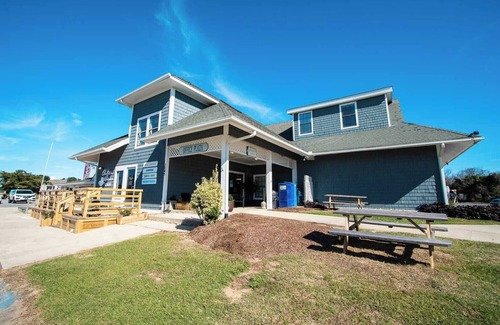 Duck Condo | Deluxe 2BR Condo near Beach & Boardwalk