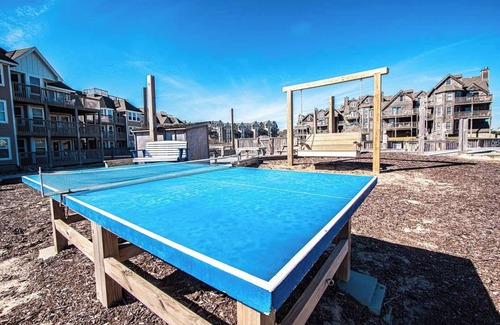 Duck Condo | Deluxe 2BR Condo near Beach & Boardwalk