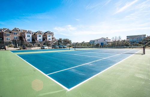 Duck Condo | Deluxe 2BR Condo near Beach & Boardwalk