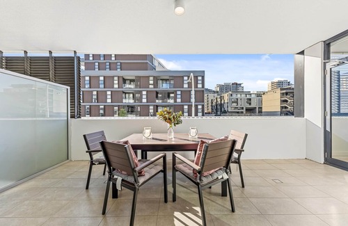 Waterloo Apartment | Deluxe 3 Bedroom at Waterloo MHS