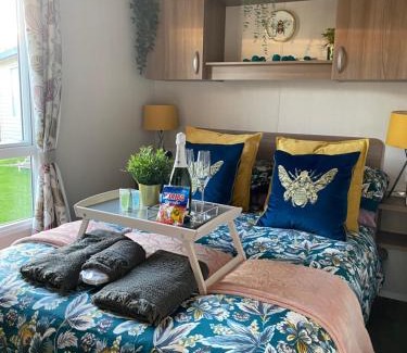 Prestonpans Apartment | Deluxe 3 bedroom caravan in Haven's Seton Sands Holiday Village,Wifi
