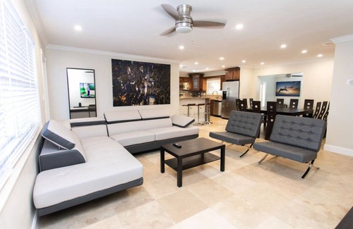 Dania Beach House | Deluxe 5BR & 3BA Home near Beach & Casino Heat Pool