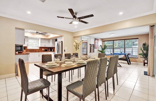South Lake Villa | Deluxe 5BR Villa Heated Pool near Hollywood Beach