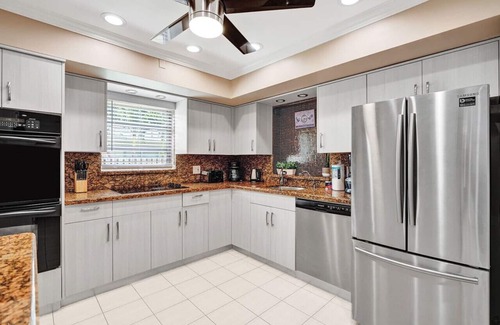 South Lake Villa | Deluxe 5BR Villa Heated Pool near Hollywood Beach