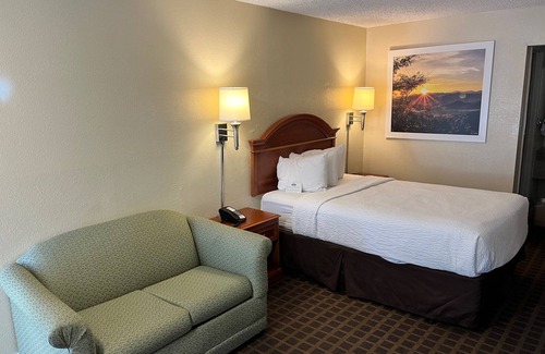 Candler Hotel | Deluxe Accommodations, Mountain Views and Southern Supper!