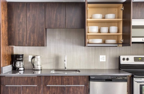 Commonwealth Apartment | Deluxe Allston 1BR w/ Gym & W/D, nr Packards Corner, by Blueground