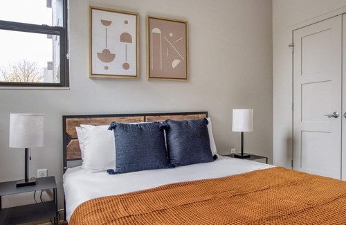 Commonwealth Apartment | Deluxe Allston 1BR w/ Gym & W/D, nr Packards Corner, by Blueground
