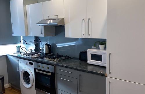 Leicester City Centre Apartment | Deluxe Apartment Double 2 Single and Sofa Bed.