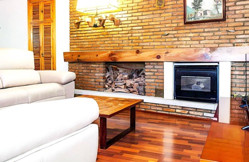 Pradollano Apartment | Deluxe Apartment in the Lower Area with Garage