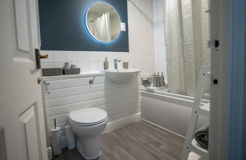 Lewisham Apartment | Deluxe Apartment-Free Parking-10mins to London