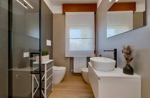 Abano Terme Apartment | Deluxe Apartment Modern Elegance Free Parking
