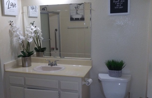 Hawthorne Apartment | Deluxe Apt. - 5 miles from LAX and BEACHES - "Joy"