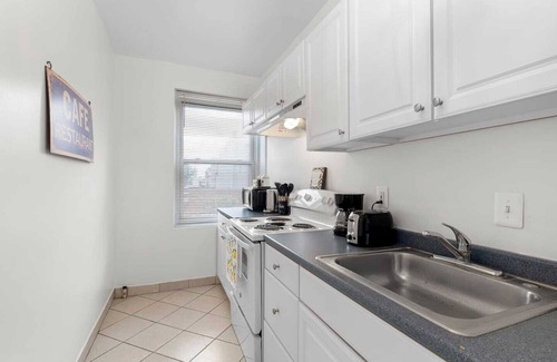 Washington Square West Apartment | Deluxe Apt in Center City