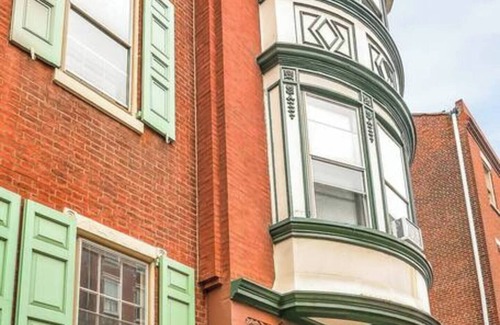 Washington Square West Apartment | Deluxe Apt in Center City