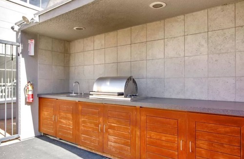 Santa Clara Condo | Deluxe Apt near Levi's Stadium near Restaurant, Safeway, Great America Amusement