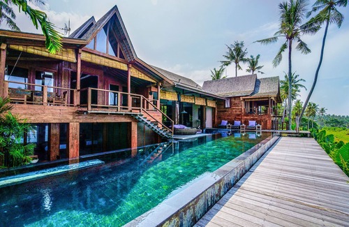 Suraberata Villa | Deluxe Beachfront Villa, Overlooking Balian Surf Break. Amazing Pool