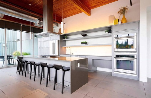 Wilburton Apartment | Deluxe Bellevue 1BR w/Gym & W/D, near Spring District, by Blueground