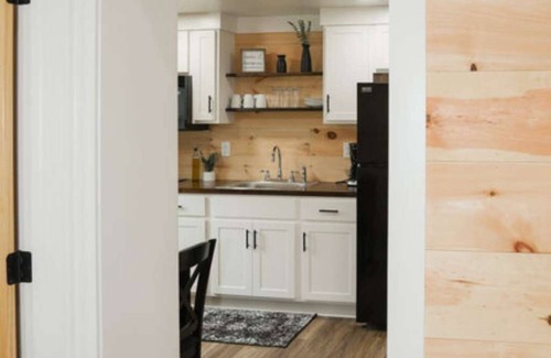 Milroy Cabin | Deluxe Cabin 3 - Hartman Center