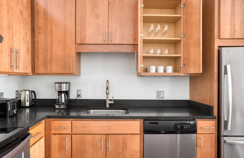 Cambridge Apartment | Deluxe Cambridge Alewife 1BR w/W/D, Gym & Roof, nr T, by Blueground