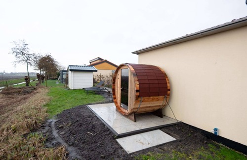 Zevenhuizen House | Deluxe Canal-Side Stay