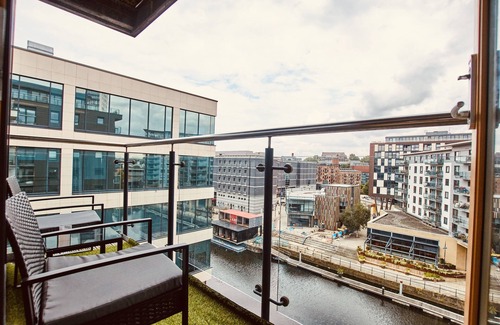 Leeds Apartment | Deluxe City Centre Apt Balcony View Free Parking