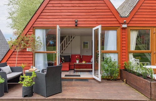 Martin Ski Chalet | DELUXE COASTAL Chalet near the beach with Swimming pool in Kingsdown No 53
