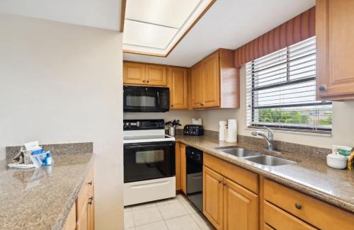 Park Shore House | Deluxe Condo With Resort Views
