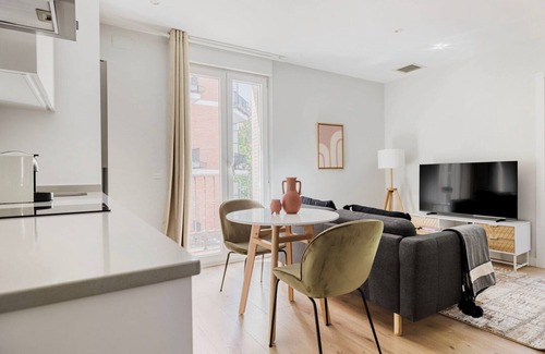 Cuatro Caminos Apartment | Deluxe Cuatro Caminos 2BR w/Elevator, walk to Sports, by Blueground