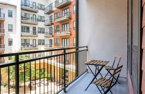 North Burnet Apartment | Deluxe Domain 1BR w/Gym, Pool & W/D, walk to Q2 Stadium, by Blueground