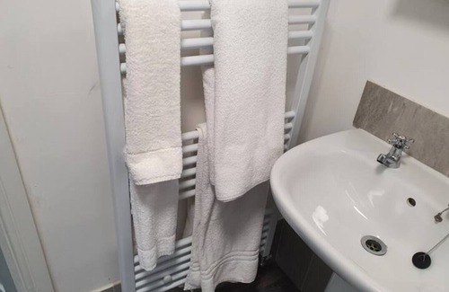 Huddersfield Bed & Breakfast | Deluxe Double Room With Ensuite6