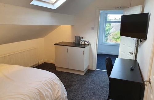 Huddersfield Bed & Breakfast | Deluxe Double Room With Ensuite7