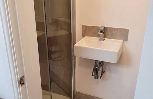 Huddersfield Bed & Breakfast | Deluxe Double Room With Ensuite7