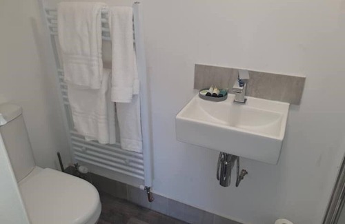Huddersfield Bed & Breakfast | Deluxe Double Room With Ensuite8