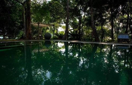 Hikkaduwa Villa | Deluxe Double Room with Garden View - MO River House Luxury Villann