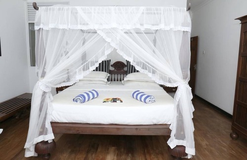 Bandaramulla Hotel | Deluxe Double Room with Sea View W/(Outdoor Pool)