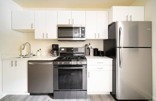 Dupont Circle Apartment | Deluxe Dupont Circle 1BR w/W/D, nr Nightlife & Baseball, by Blueground