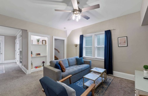 East Town House | Deluxe Dwelling 4Br, 2Ba| Sunlit, Spacious, Serine