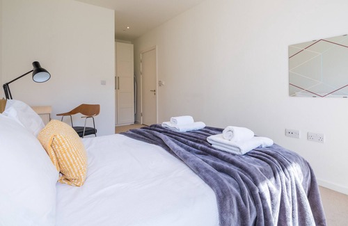 Stratford Apartment | Deluxe East London Home in the Olympic Village by UnderTheDoormat