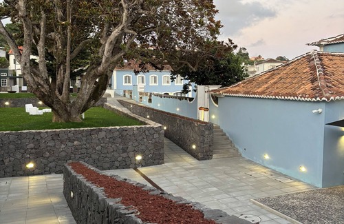 Angra do Heroismo Condo | Deluxe Family Suite Apartment