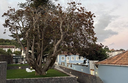 Angra do Heroismo Condo | Deluxe Family Suite Apartment